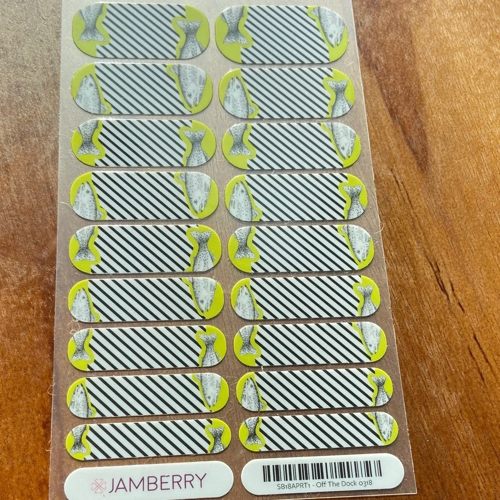 Jamberry “Off the dock” Nail Wraps 🐟